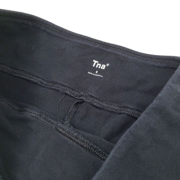 2/$20 Aritzia TNA Black Short Size: Small - Picture 3 of 7